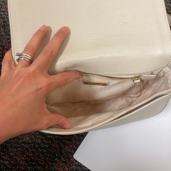 Tory Burch Serif T Leather Crossbody - Picture 4 of 5